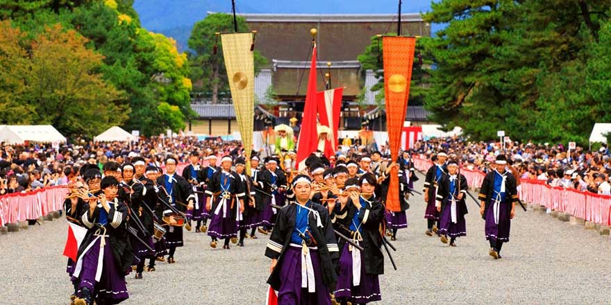京都観光Naviぷらす　【時代祭の裏側】行列の先頭をゆく”維新勤王隊列”～ある日の練習風景から～