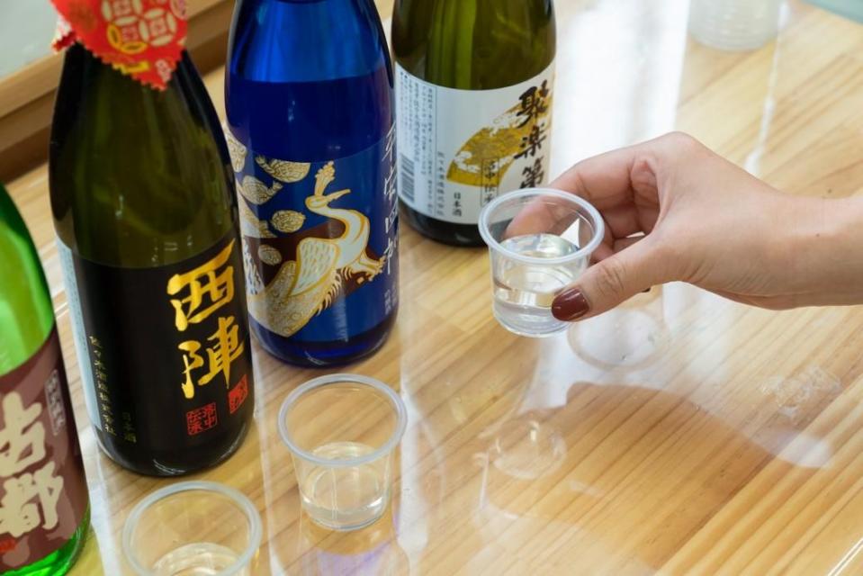 日本酒のみ比べ　イメージ