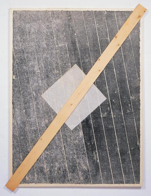 井田照一《Surface is the Between-Between Vertical and Horizon-"The Between No.12-Floor, Paper and Wood” 》1977年、京都市美術館蔵 