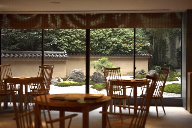 日本料理・東山店内