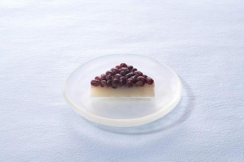 京の伝統菓子「水無月」　写真提供：鶴屋吉信