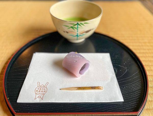 鶴屋吉信の上生菓子は季節の風情たっぷりです。