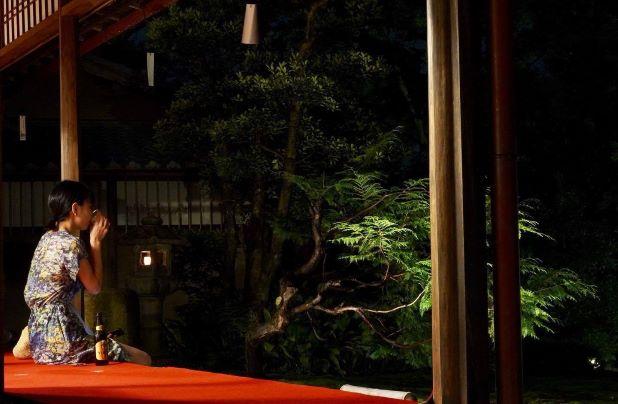 夜の風を感じながら、ゆったりとお過ごしください。