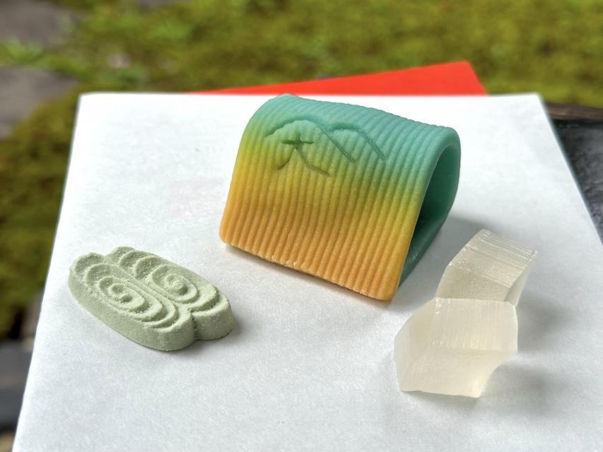 「亀屋良長」創菓　五山送り火の京菓子セット（一保堂茶舗の冷抹茶が付きます）