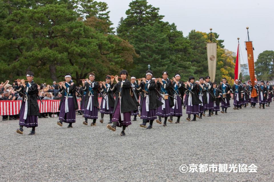 「時代祭」京都御苑エリアの有料観覧席をご用意！専任講師のイヤホン解説を聞きながらじっくり観覧と昼食プラン