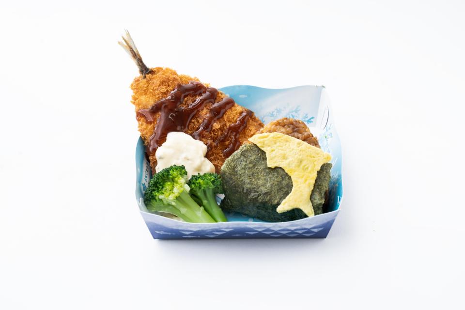 期間限定ごはん●イルカおにぎり＆アジフライセット‌