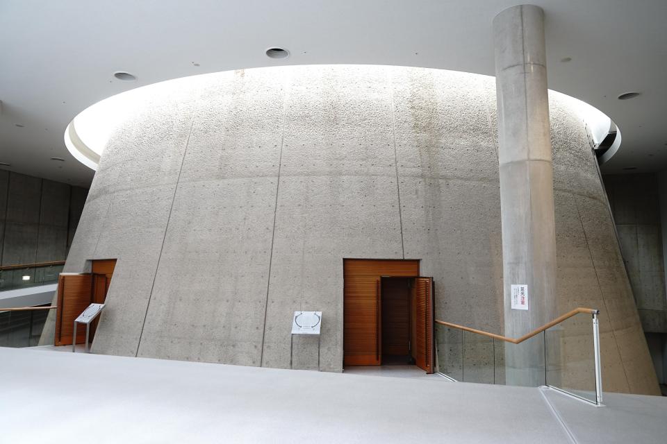 東本願寺視聴覚ホール（新参拝接待所）  提供：真宗大谷派（東本願寺）