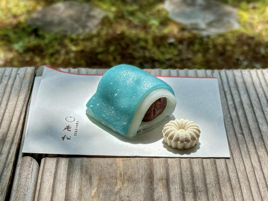 菓銘：藍のはじまり（三井家商売の原点となった松阪もめんを意匠とした菓子）