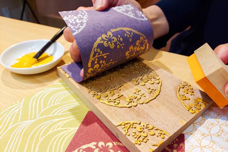 京からかみのミニ版木を使用します