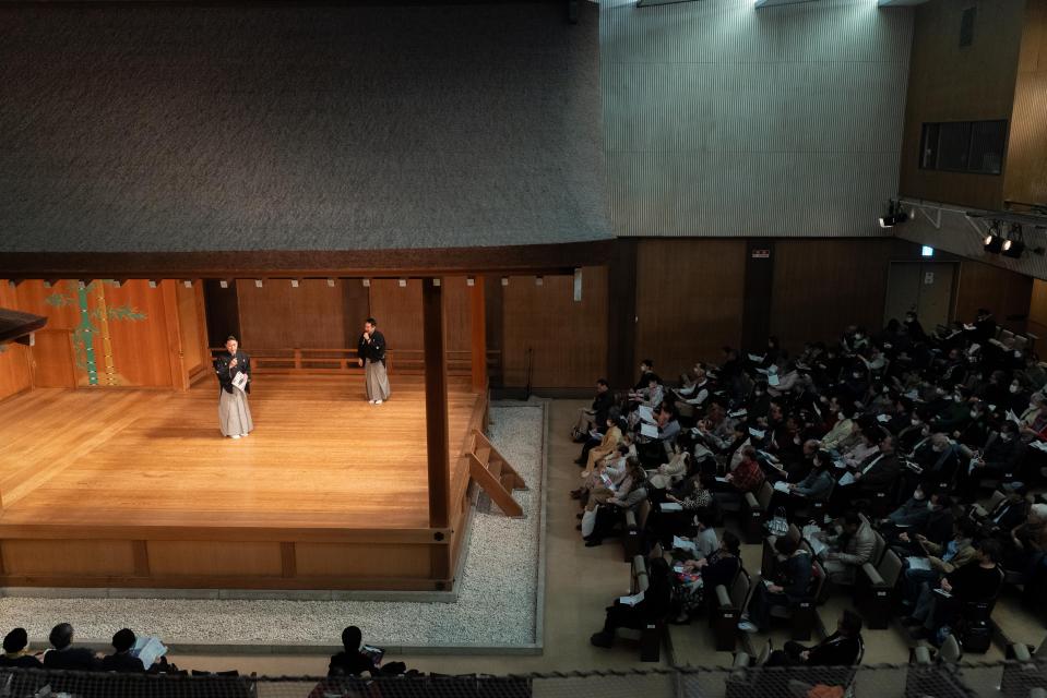 能舞台での観能を是非ご体感ください