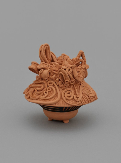 Shio Kusaka (Jomon 7), 2025 clay 5 1/2 x 5 1/4 x 5 1/4 inches (14 x 13.3 x 13.3 cm)　Photo: Marten Elder, courtesy of the artist and David Kordansky Gallery