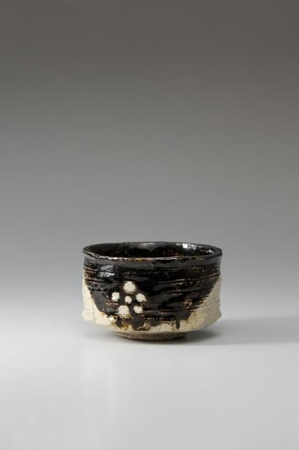 十代 旦入 梅鉢文黒樂茶碗
