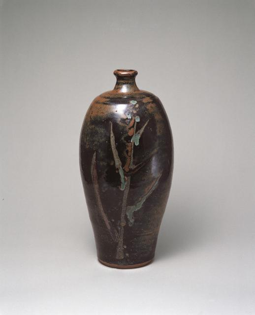 濱田庄司《鉄釉黍文瓶》　1940年頃　アサヒグループ大山崎山荘美術館蔵