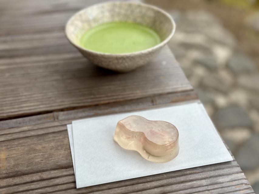 弥生呈茶　菓子「鍵善良房」　抹茶「伊藤柳櫻園茶舗」　～円窓の茶室にて～　【旧三井家下鴨別邸】