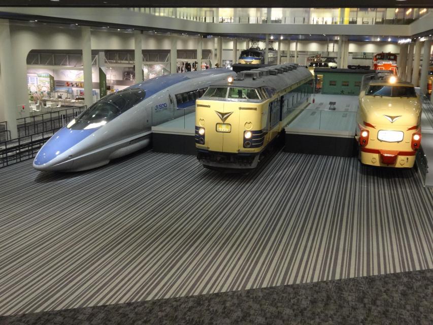 本館1階　3車両