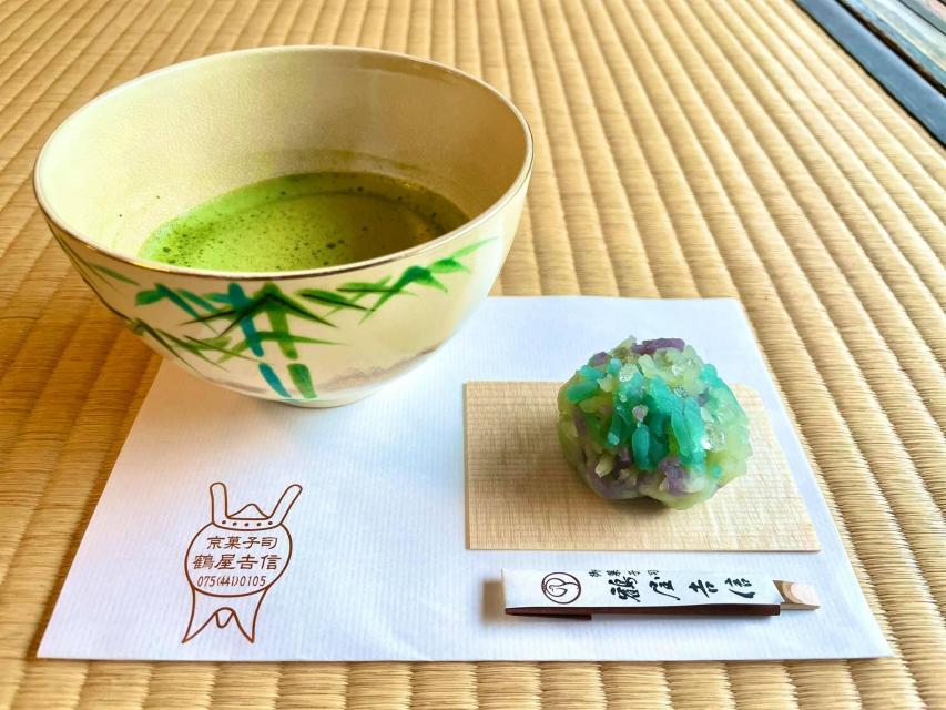 京菓子も季節の風情をお楽しみいただける内容です（鶴屋吉信創菓）