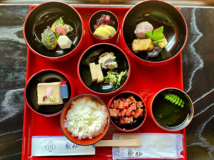 鳥のさえずりが聞こえる静寂な空間です。