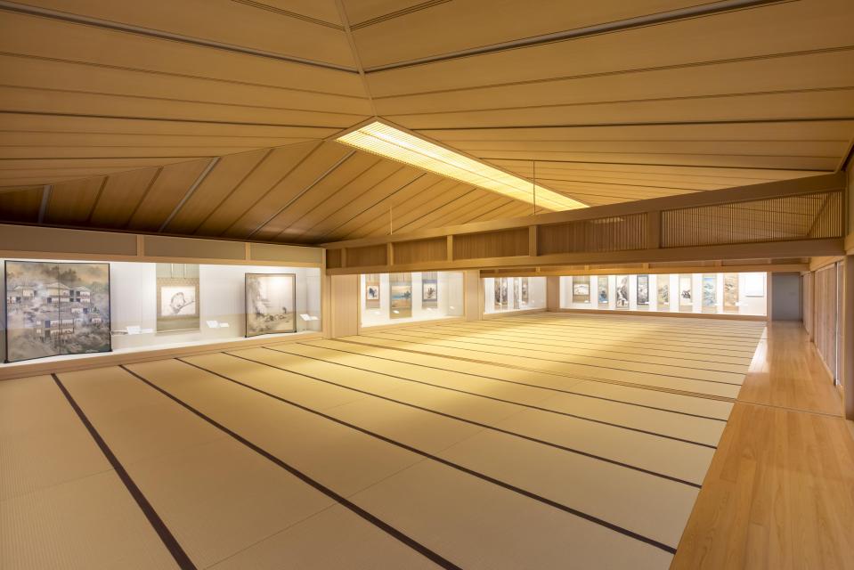 会場は120畳のギャラリー