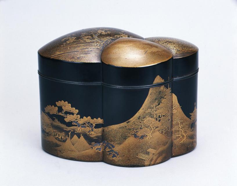 《蛤形蒔絵硯箱》　江戸前期　細見美術館蔵