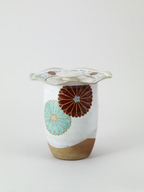 仁清　色絵菊花文水指（後期展示）