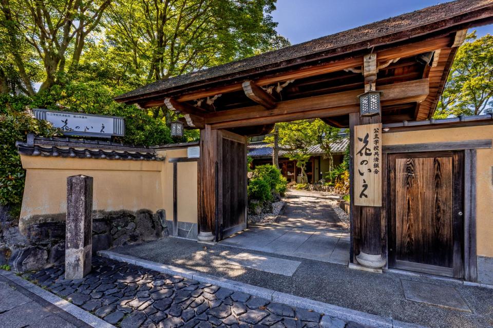 花のいえ玄関　唐門