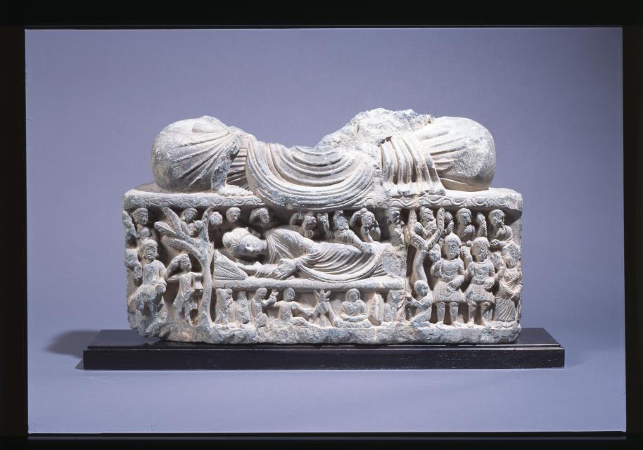仏伝浮彫「涅槃」 カーピシー ３世紀頃 龍谷大学 龍谷ミュージアム