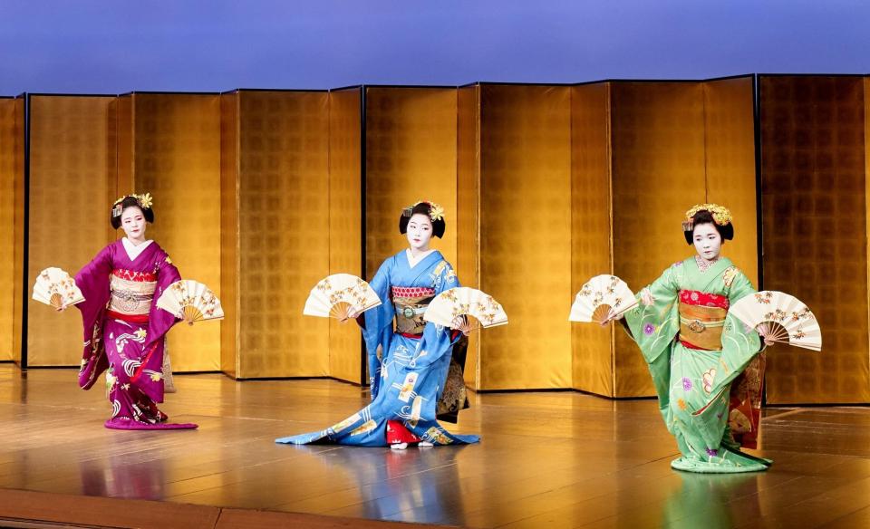 【3/27】舞妓さんの春の舞（京都五花街のひとつ、祇園東の舞妓さんによる、優雅で艶やかな舞）