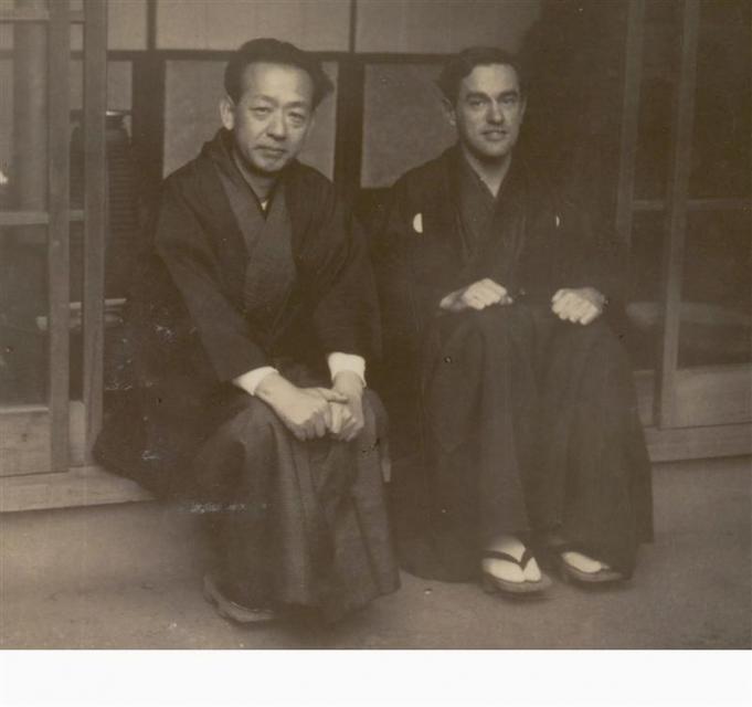 井澤家の縁側にて　1955年1月1日、個人蔵