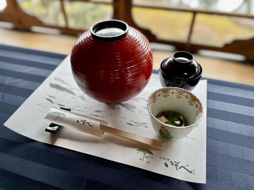 器は「祇園提灯」を意匠にした、京都らしい仕様です！