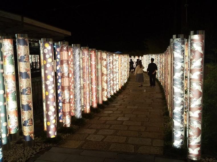 京都市ビジターズホストがおすすめする夜観光 嵯峨・嵐山エリア「ここでしか買えないお土産探しと夕暮れの街をあるく」