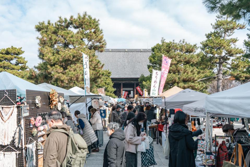 早起きして行きたい。京都の手づくり市、朝市、蚤の市で出会う「一点ものの物語」