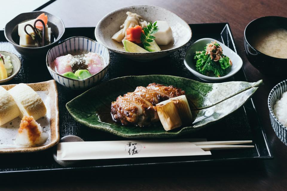 宇治の朝散策。和朝食から始まり、水辺と茶の記憶を辿る