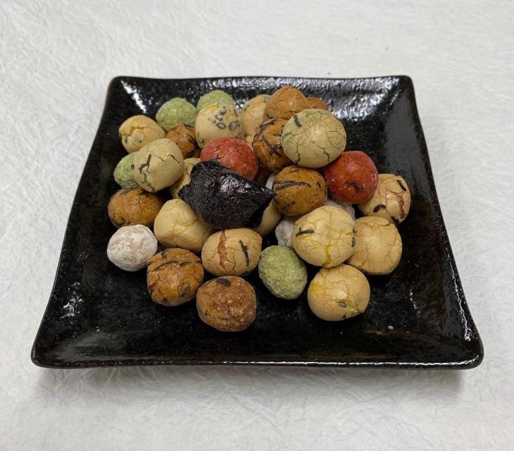 甘いものから辛いものまで人気の豆菓子をふきよせにしました。一番人気の豆菓子です。