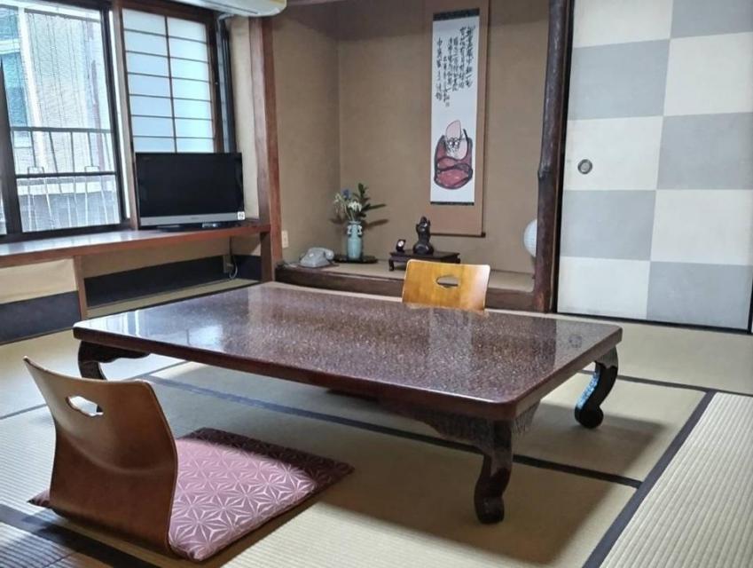 「松の間」画像以上にゆったりした広めのお部屋です。