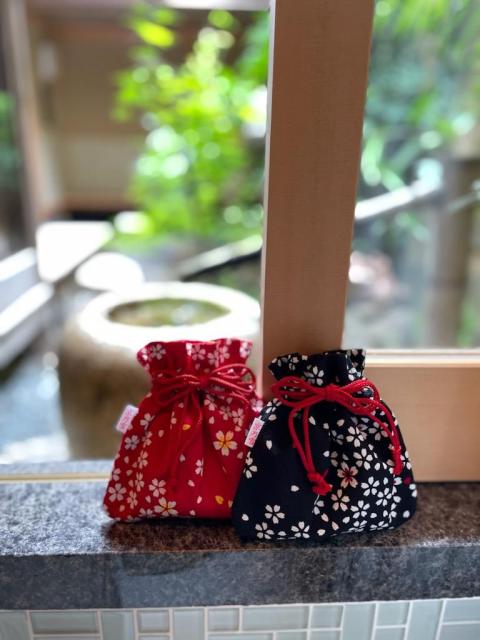 京都らしい桜巾着は、お土産やプレゼントとしても大人気