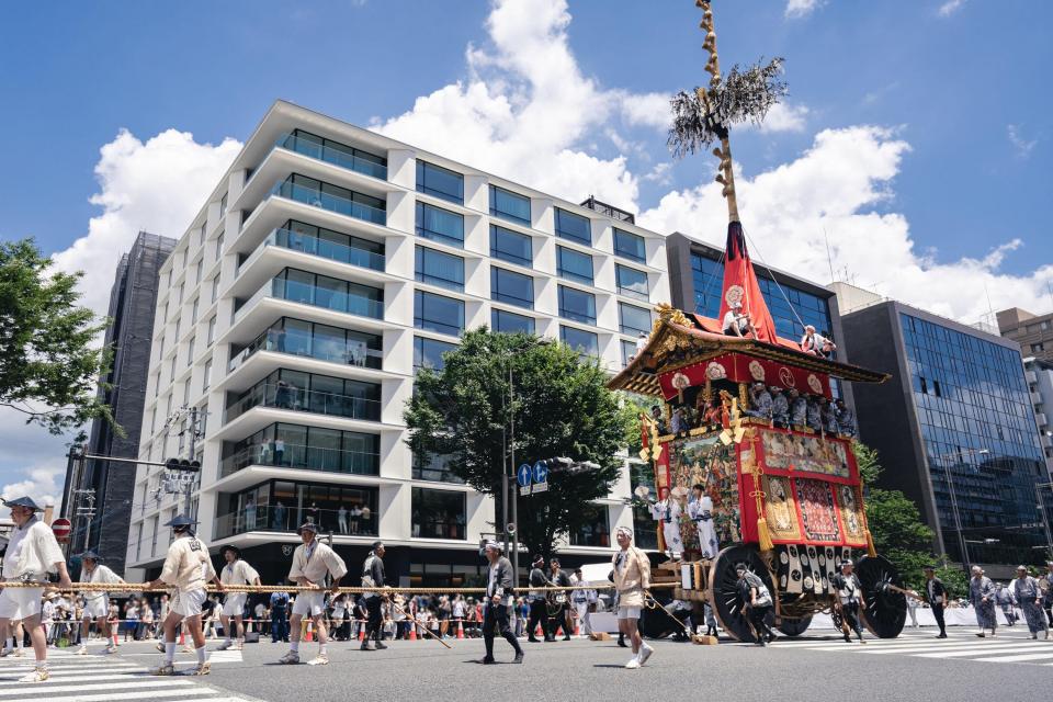 祇園祭 山鉾巡行から見るホテル