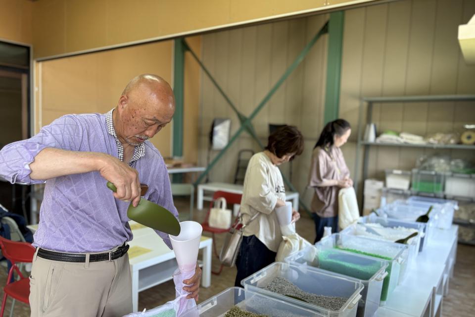 素材を選びはじめると、皆さん職人のような顔つきになります。
