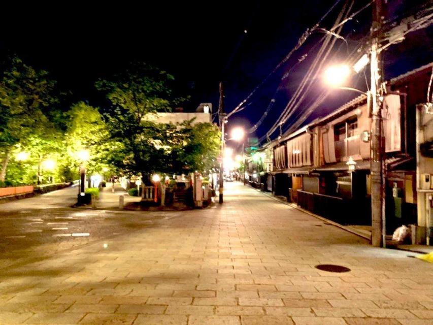 八坂神社や花見小路からも近い祇園中心部の会場