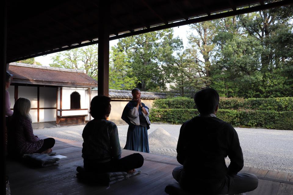 定期座禅の様子